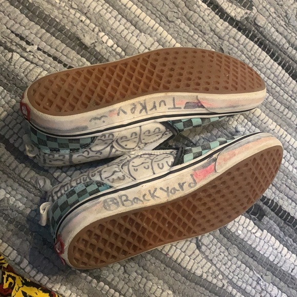 Well worn vans - Picture 4 of 6